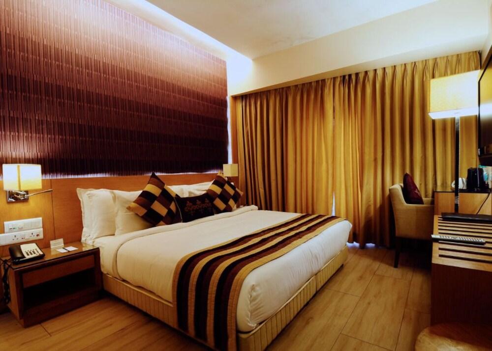 Salida Del Sol Hotel Panaji Exterior photo